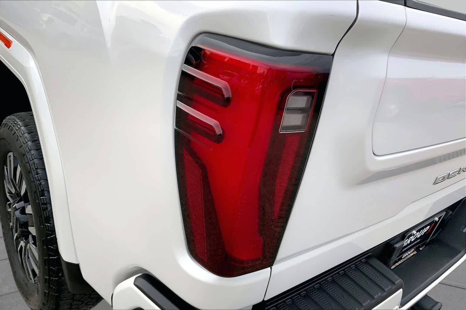 Used 2024 White Frost Tricoat GMC Denali Ultimate image 29