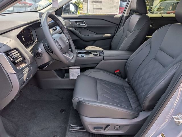 New 2026 Boulder Gray Pearl / Super Black Two-tone Nissan Platinum image 19