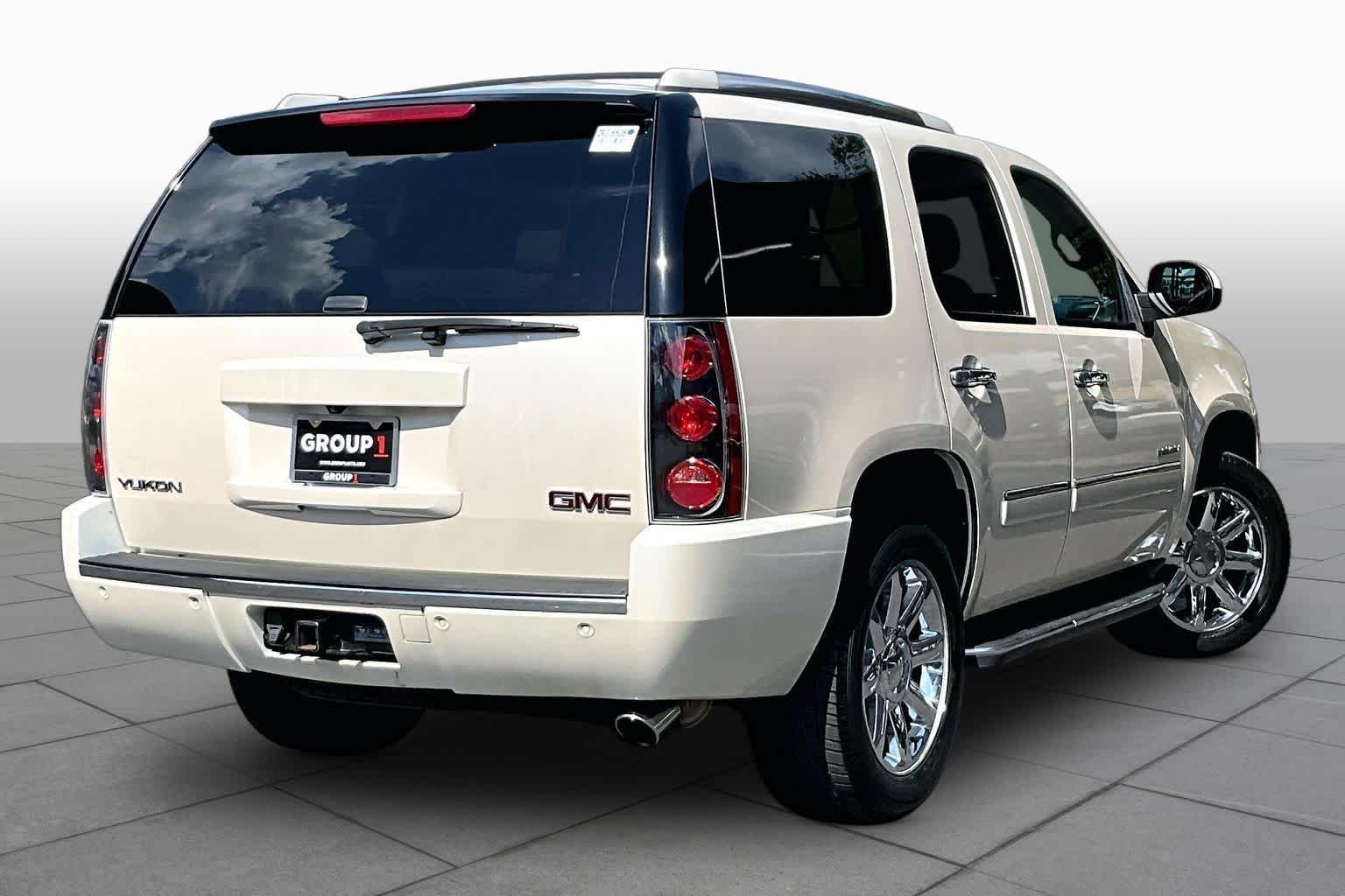 Used 2012 White Diamond Tricoat GMC Denali image 12