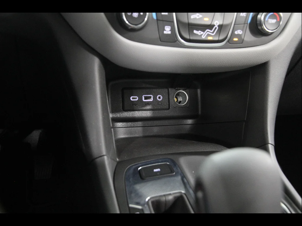 2023 Chevrolet Equinox LS - Photo 13