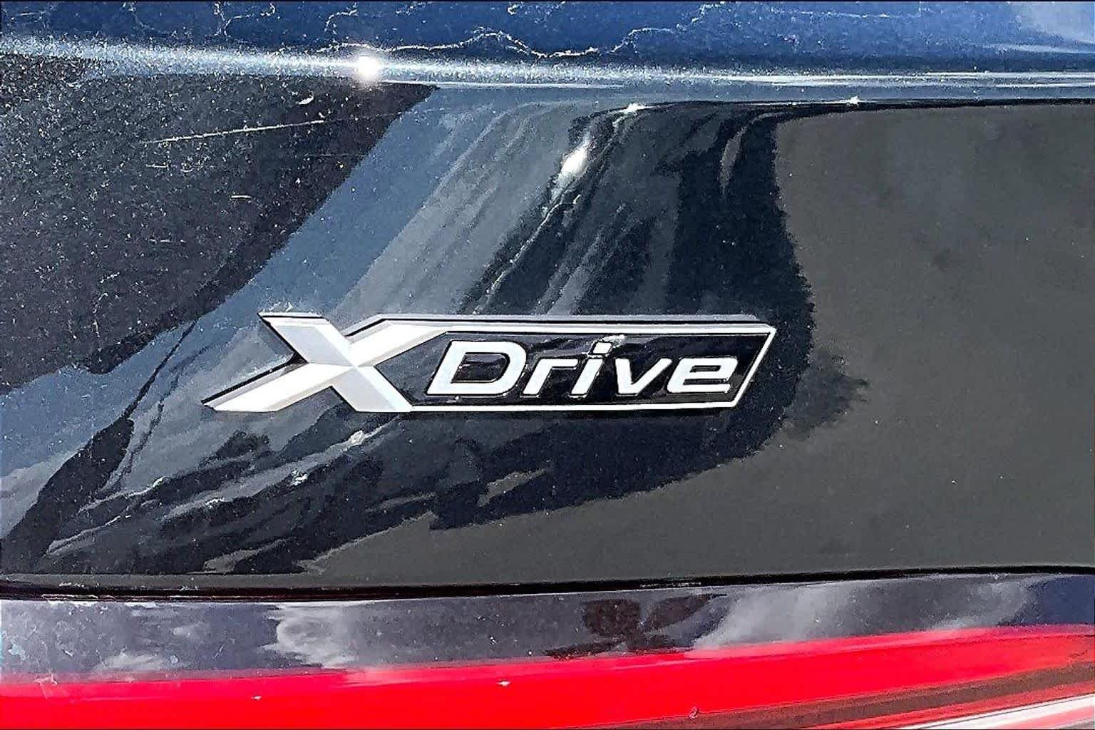 Used 2026 Black Sapphire Metallic BMW 540i xDrive image 9