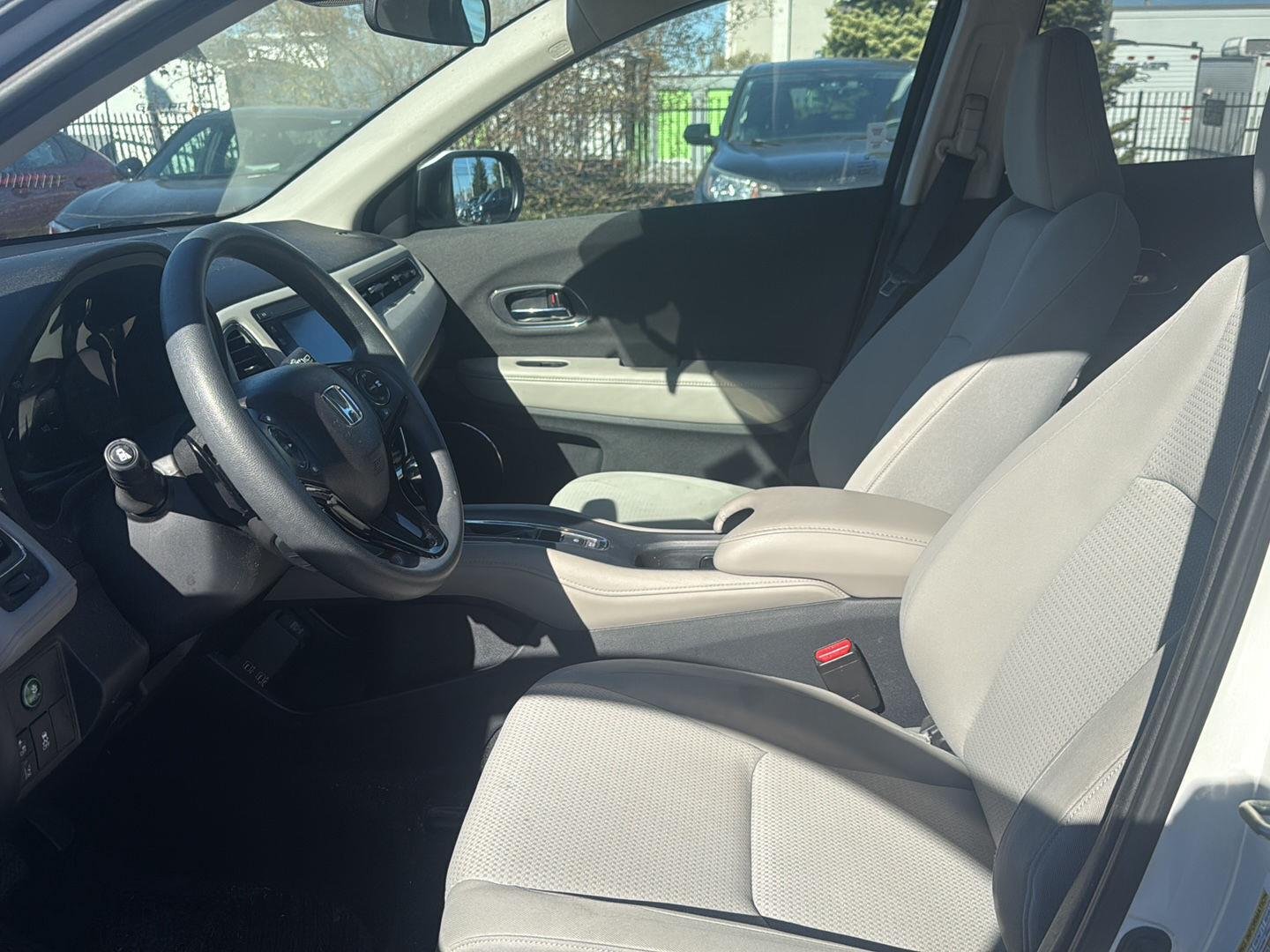 Used 2019 Platinum White Pearl Honda EX image 11