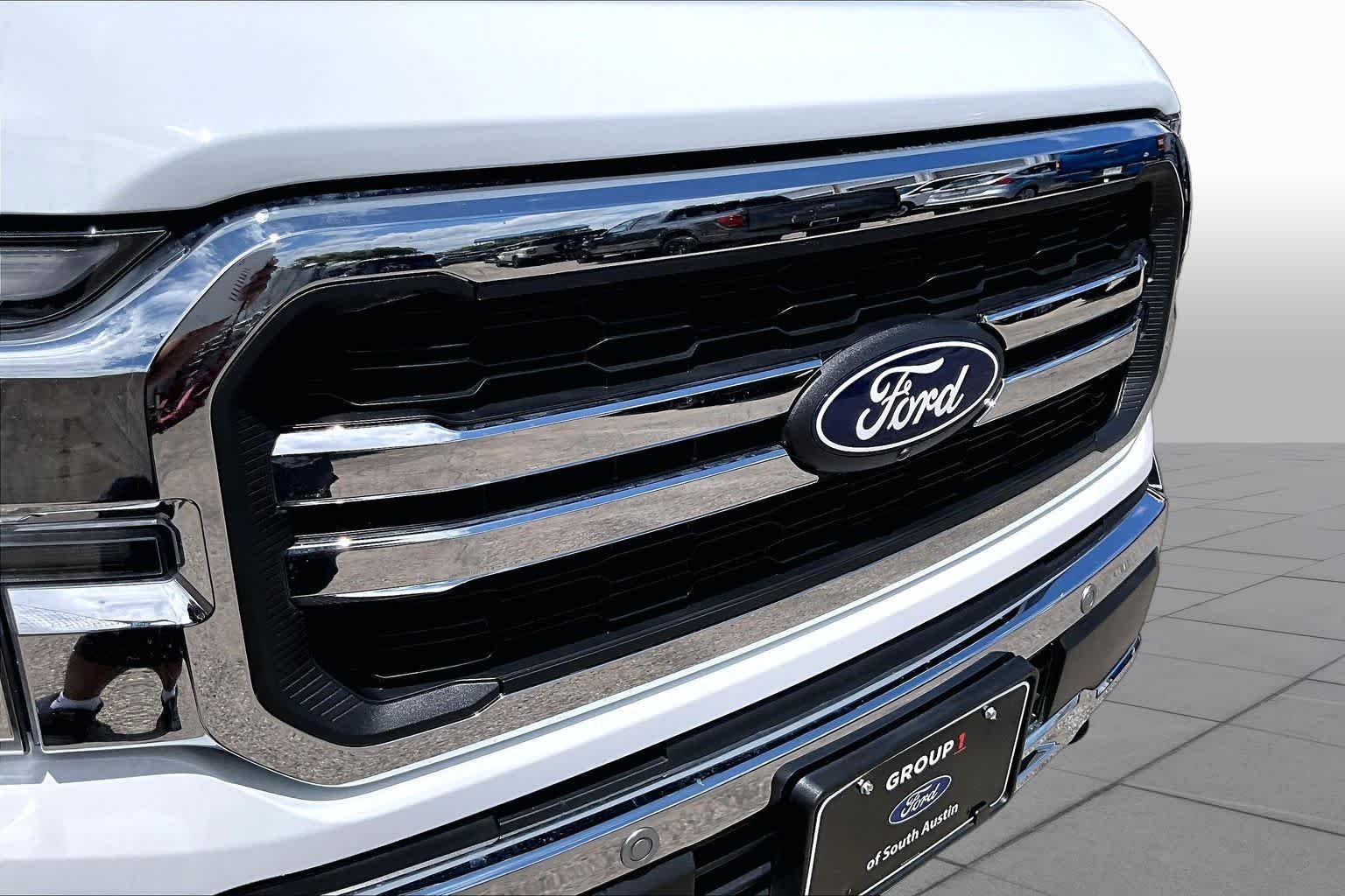 Certified Used 2025 Oxford White Clearcoat Ford LARIAT image 34