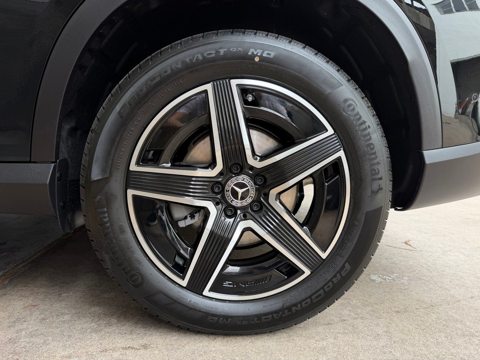 New 2026 Black Mercedes-Benz GLC 300 image 23