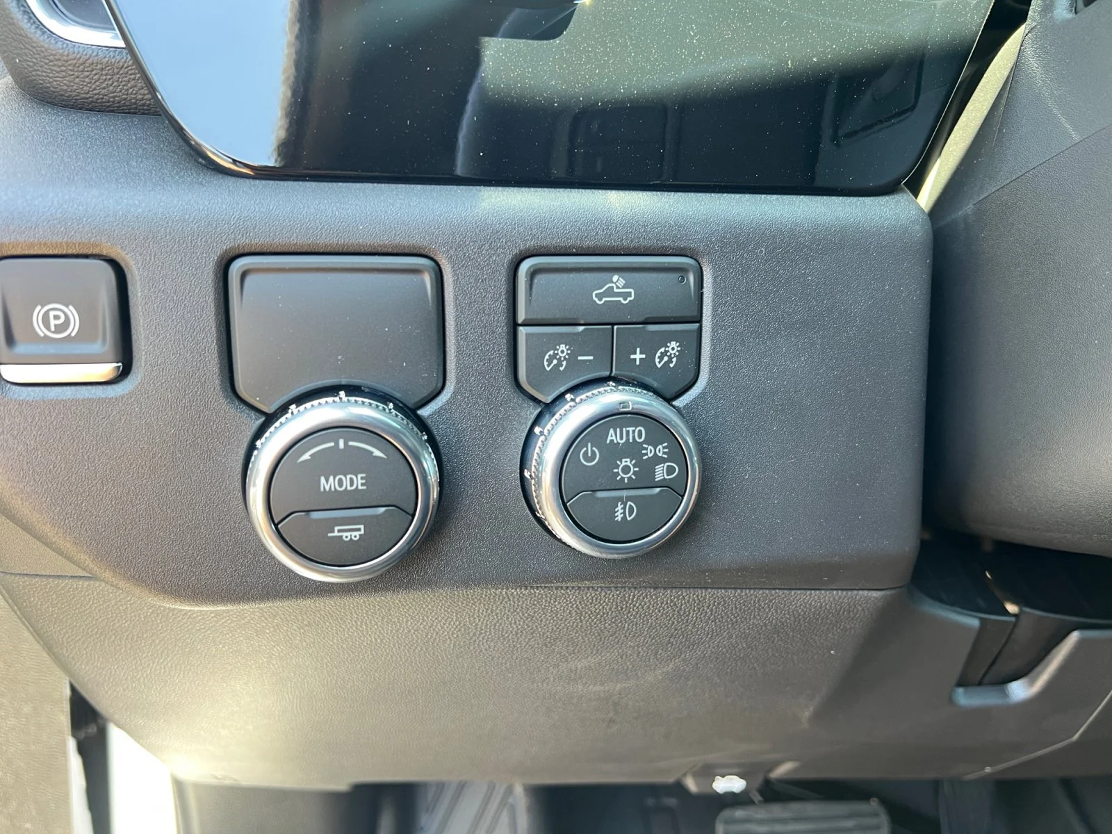 New 2026 Summit White GMC Elevation image 29
