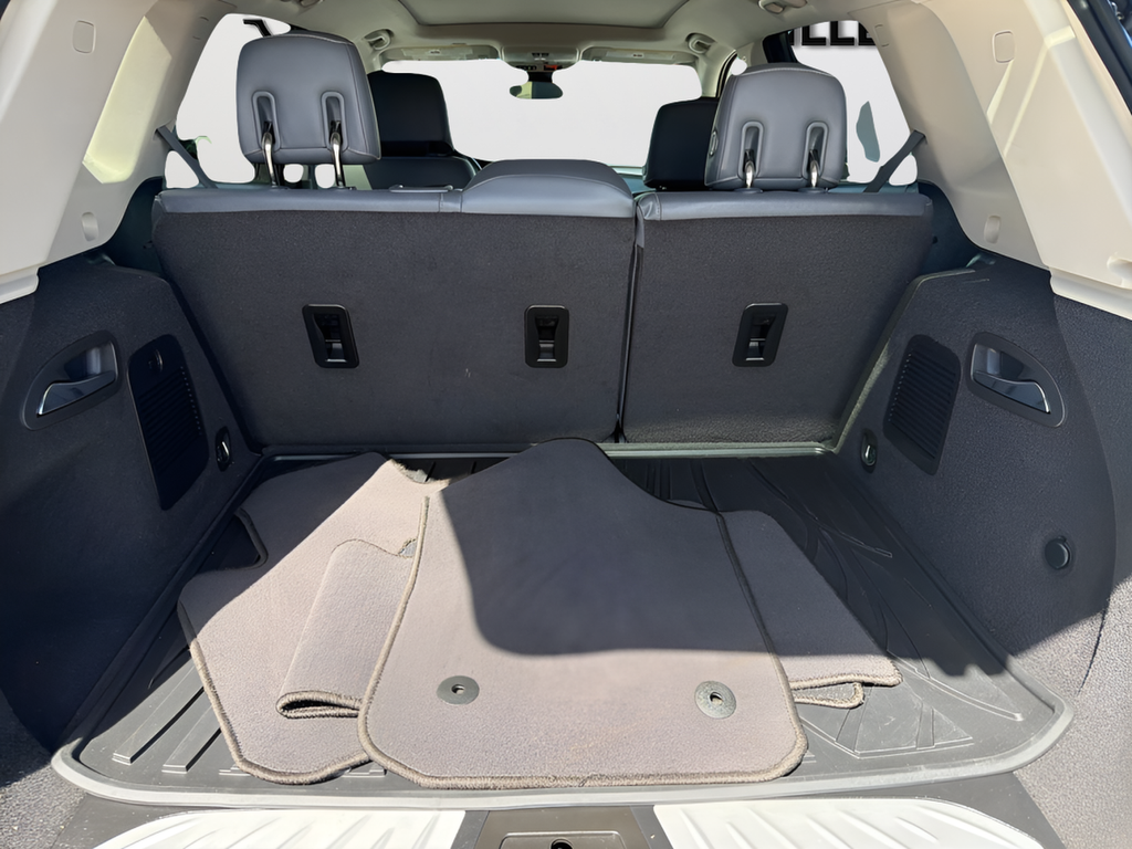 Used 2020 Black Buick Premium I image 10
