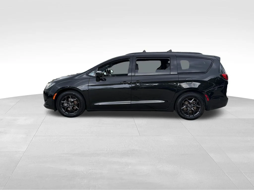 Used 2020 Black Chrysler Touring L Plus image 4