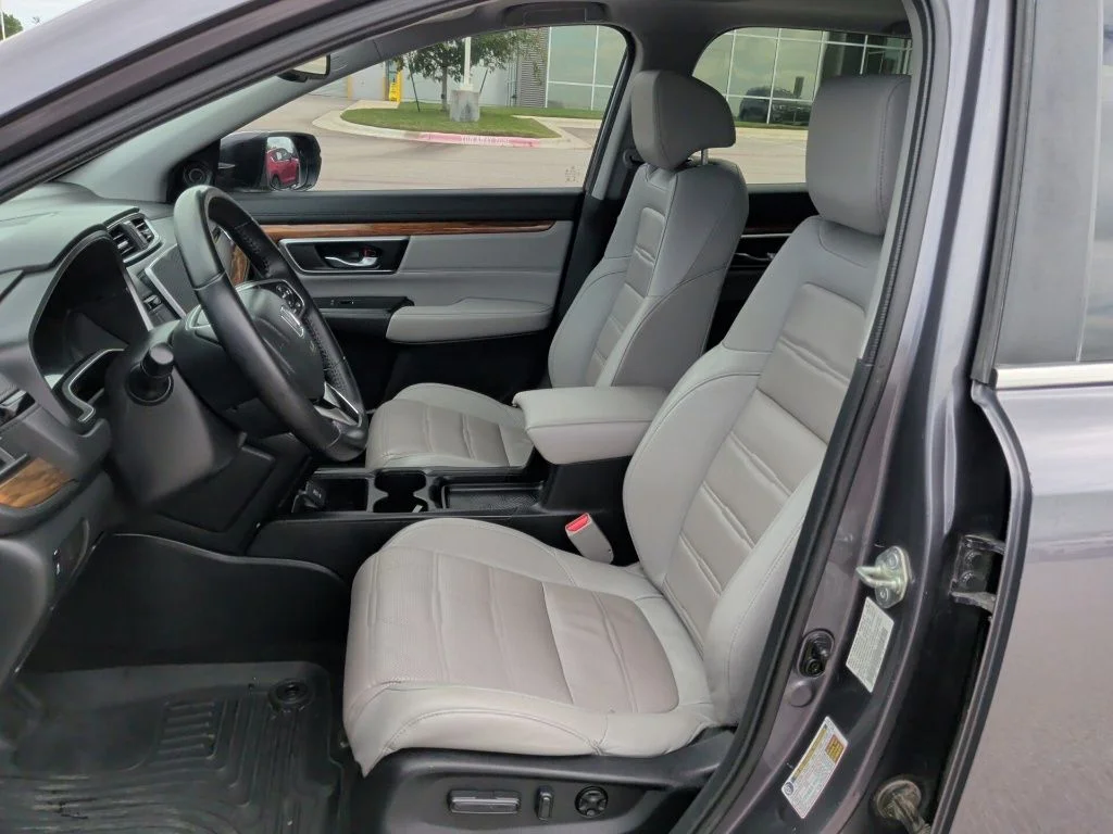 Used 2018 Lunar Silver Metallic Honda Touring image 11