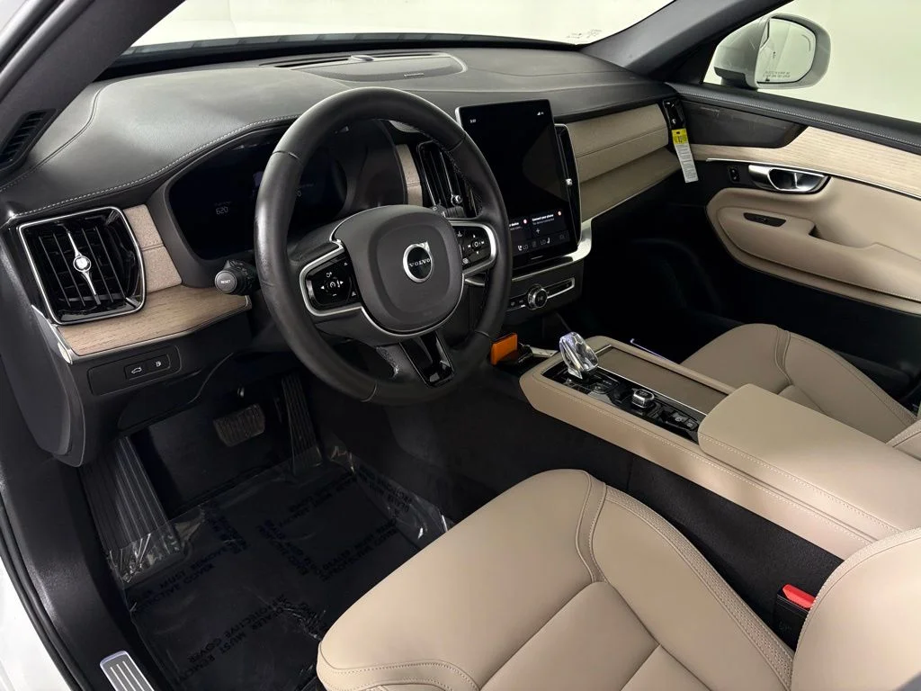 New 2026 White Volvo T8 Plus image 17