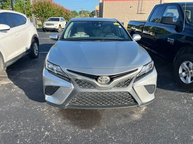 Used 2018 Silver Toyota SE image 2