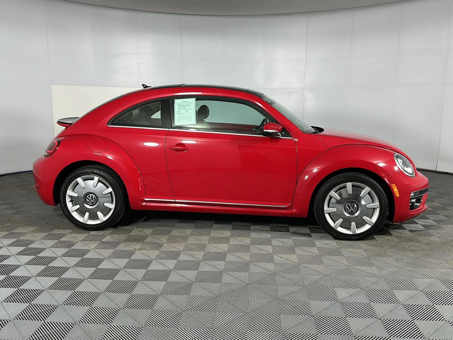 Used 2019 Tornado Red Volkswagen SE image 3