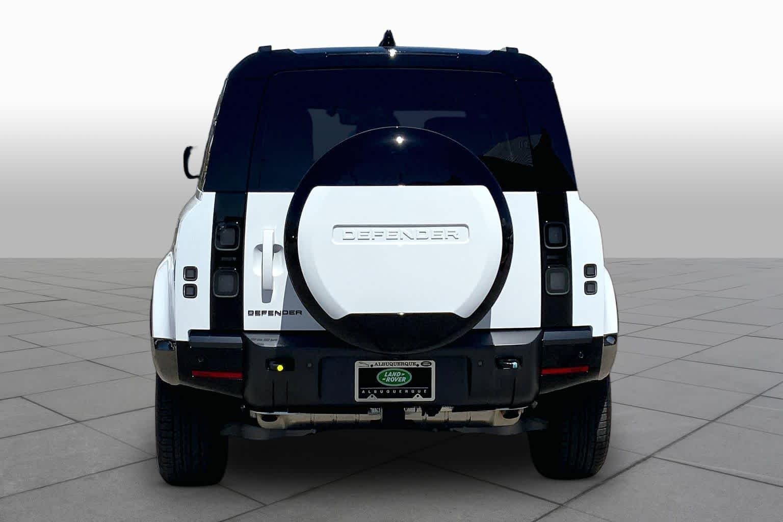 New 2026 Fuji White Land Rover X-Dynamic SE image 4