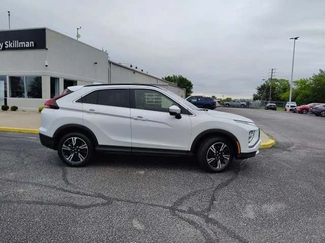 New 2026 White Mitsubishi SE image 8