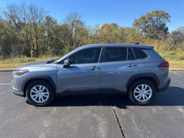 Used 2022  Toyota L image 6