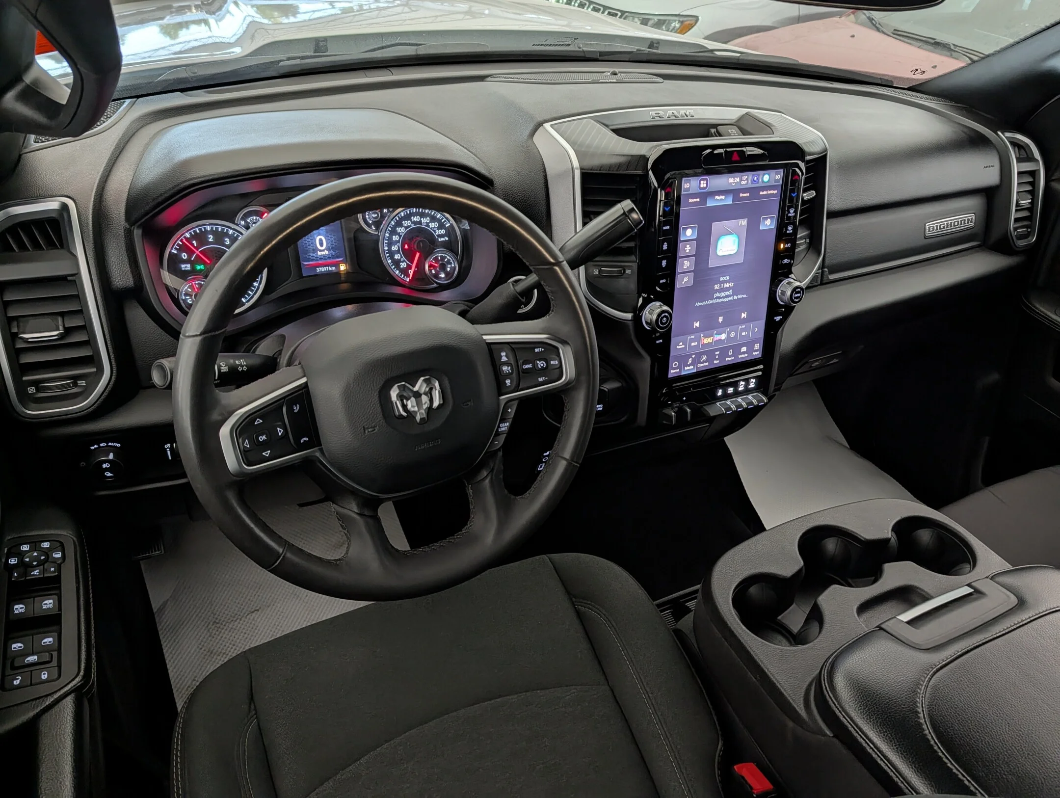 Used 2025 White RAM Big Horn - Level I - 6.4L HEMI - Apple CarPla - Big Horn 4x4 Crew Cab 64 Box image 25