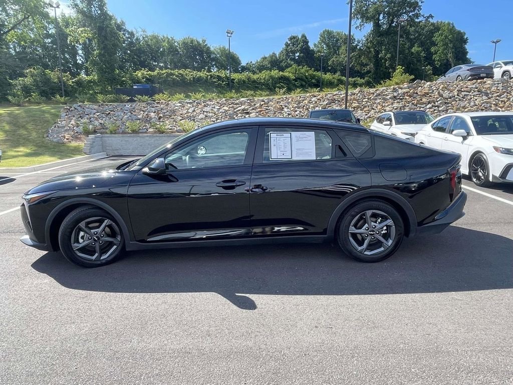 Used 2025 Black Kia LXS image 6