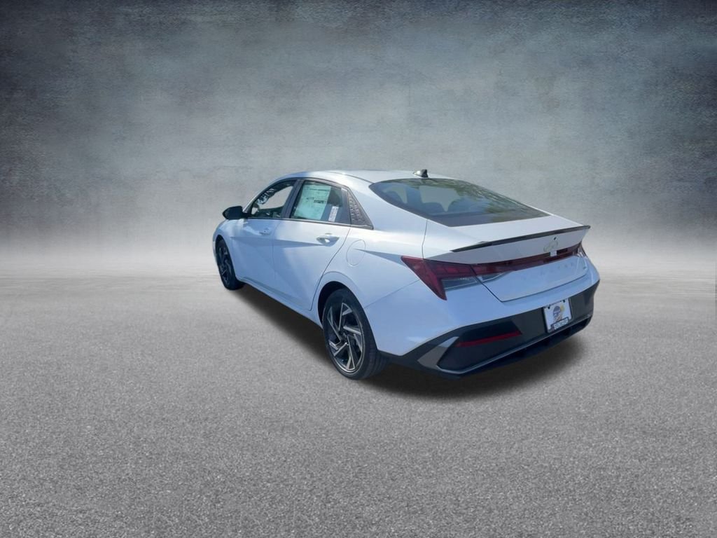 2025 Hyundai Elantra Blue - Photo 18