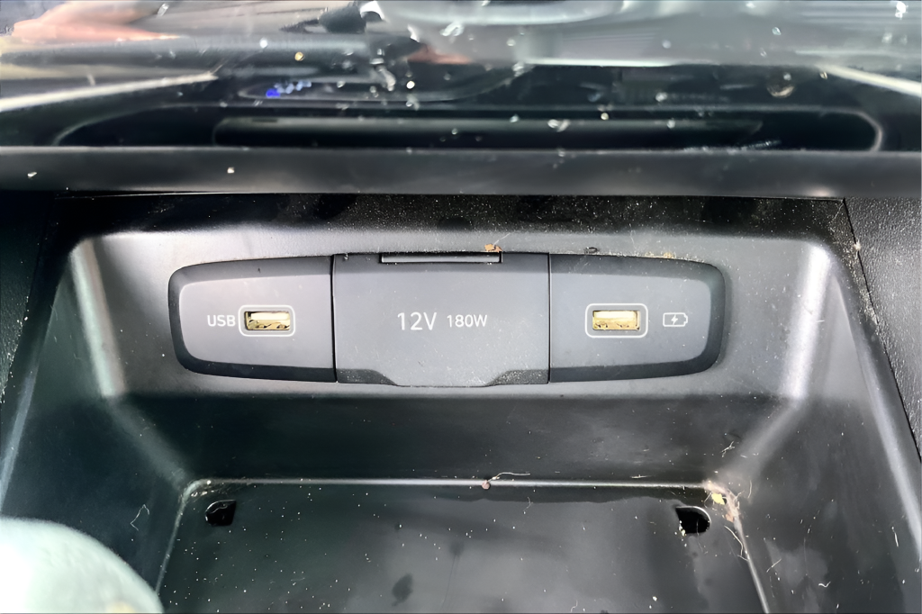 Used 2022 Silver Hyundai SEL image 25