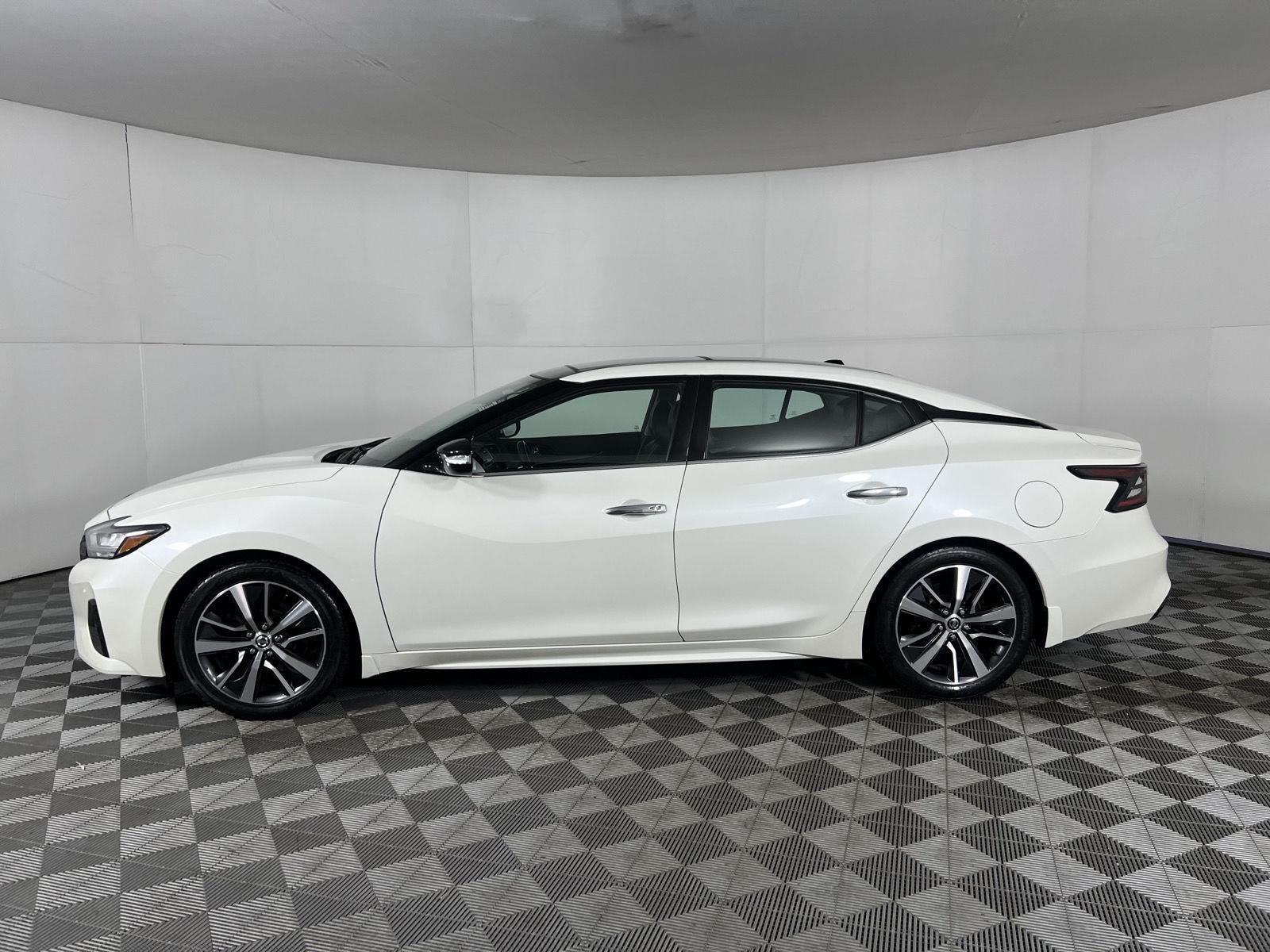 Used 2020 Pearl White Tricoat Nissan SL image 6