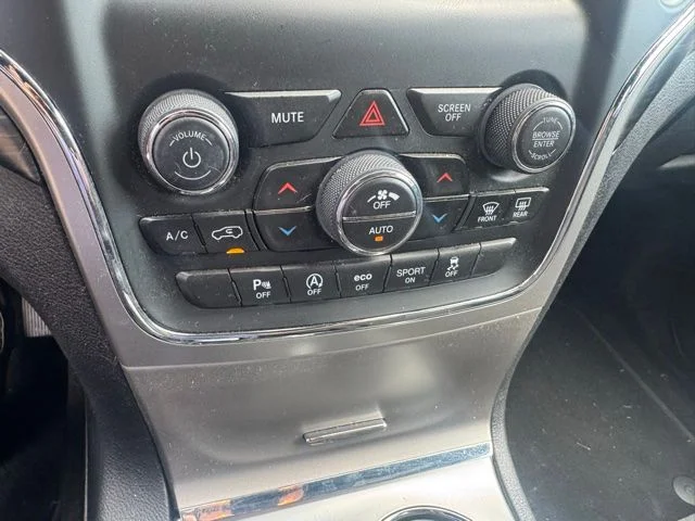 Used 2019 Velvet Red Pearlcoat Jeep Laredo E image 14