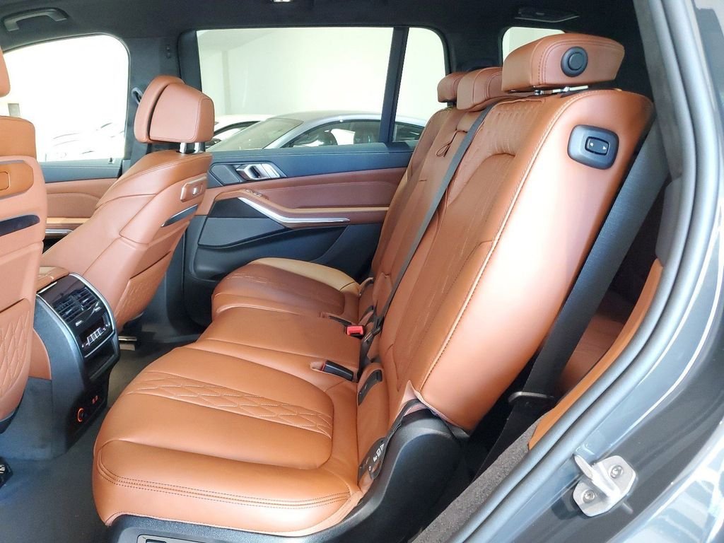 2025 BMW X7 ALPINA XB7 - Photo 11
