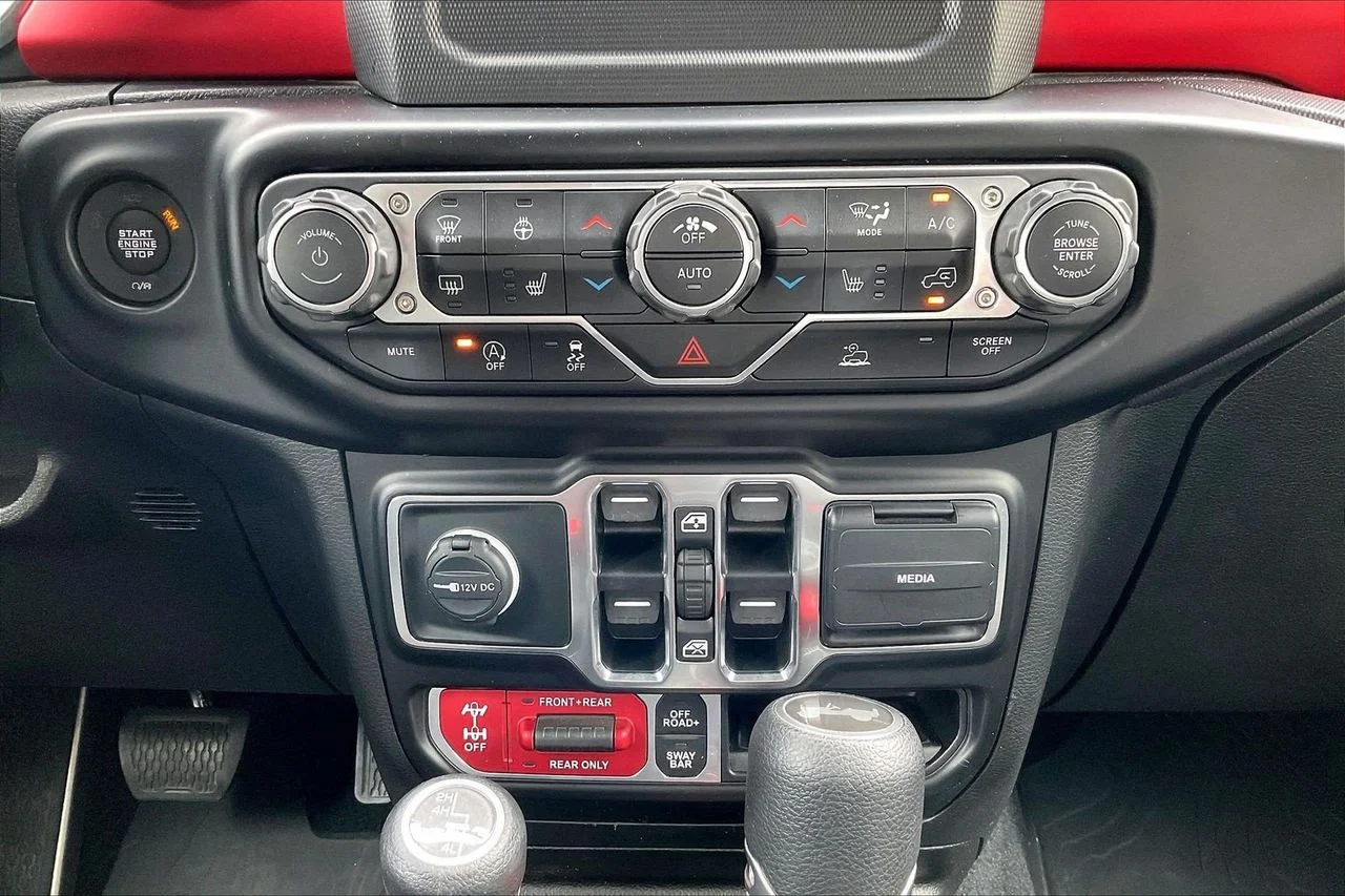 Used 2021  Jeep Rubicon image 17