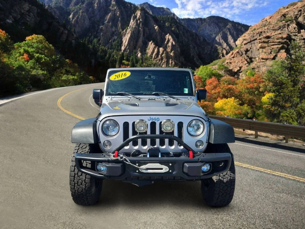 Used 2016 Silver Jeep Rubicon image 6