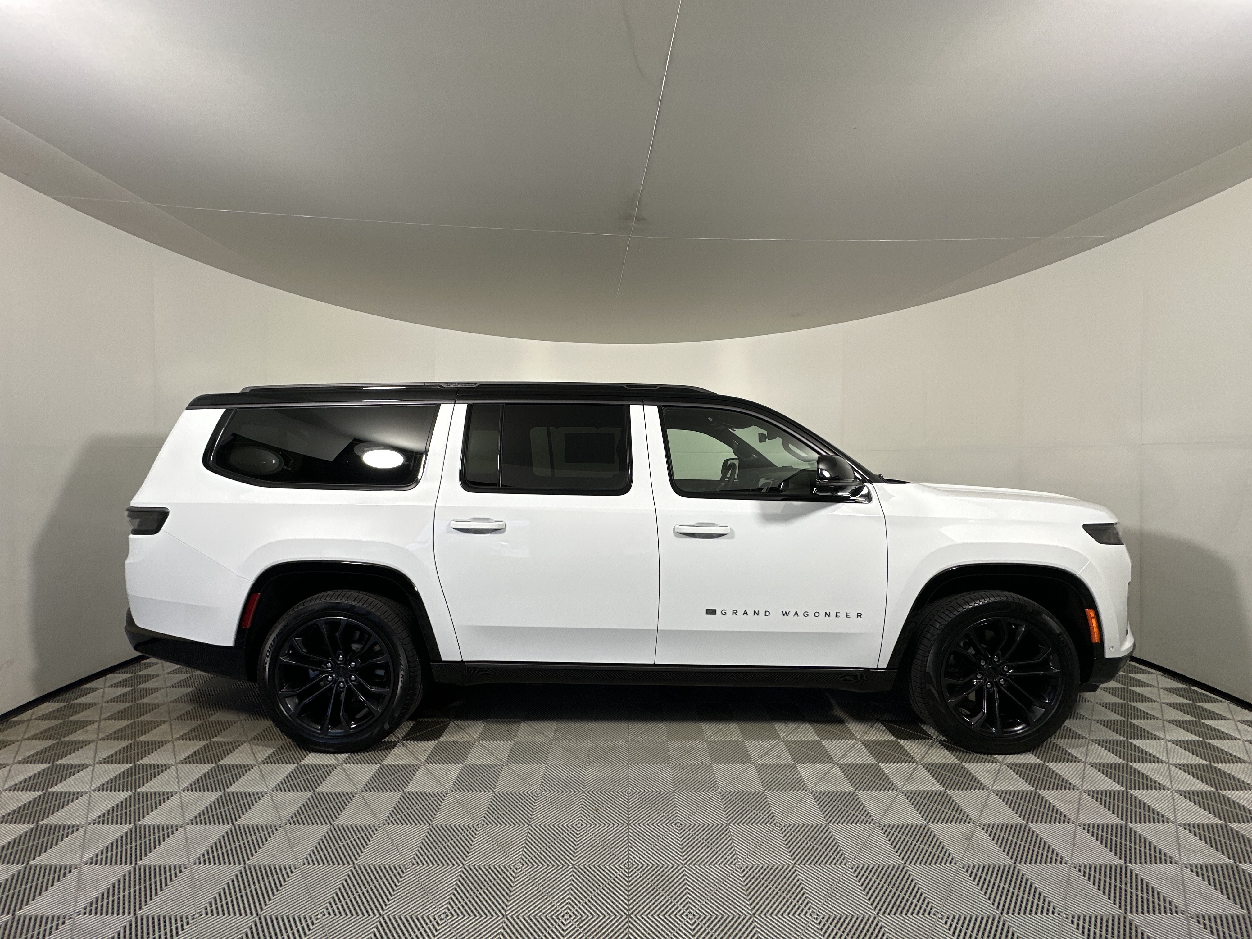 New 2026 Bright White Clear-Coat Exterior Paint Jeep Summit Obsidian image 8