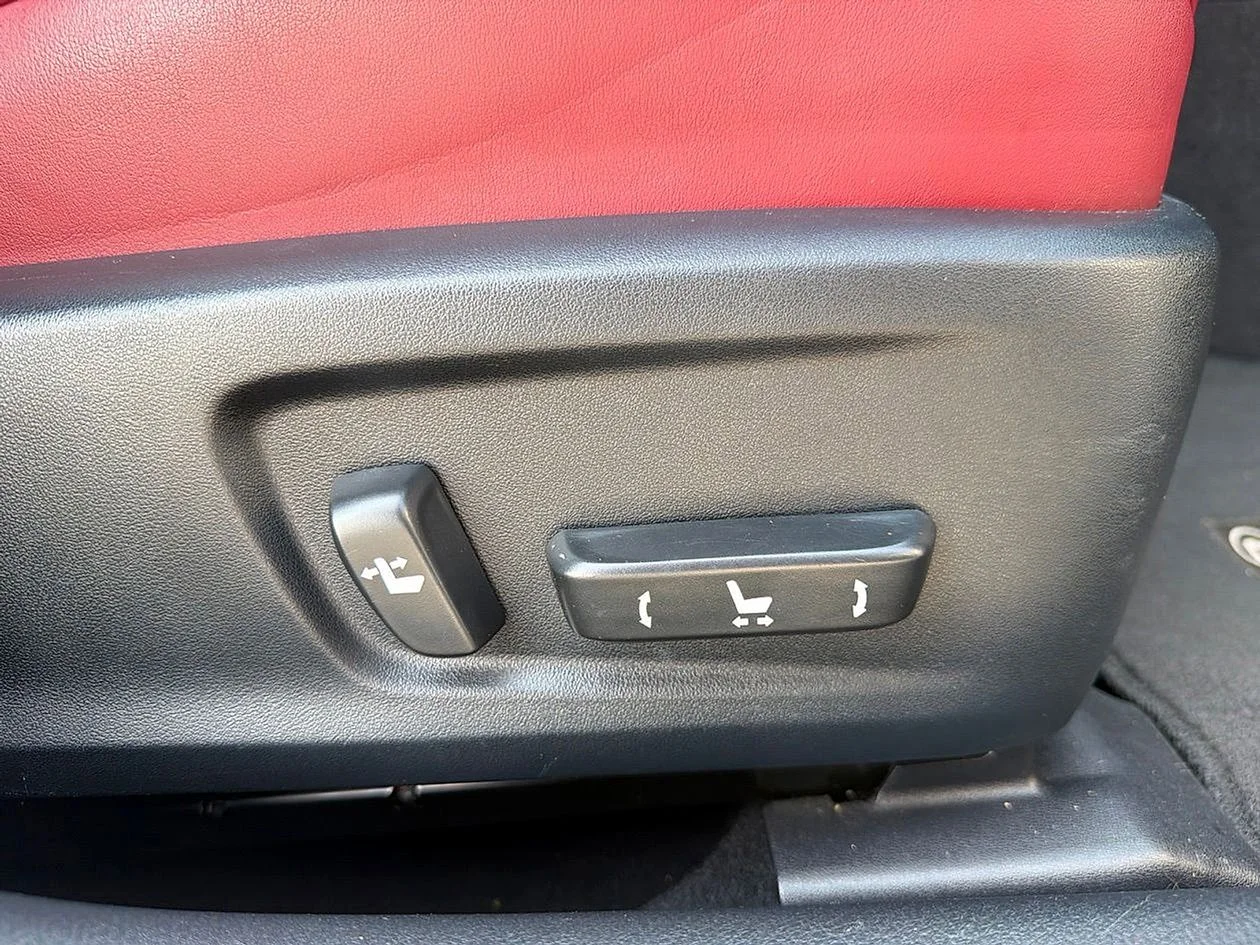 Used 2016  Lexus 350 image 32