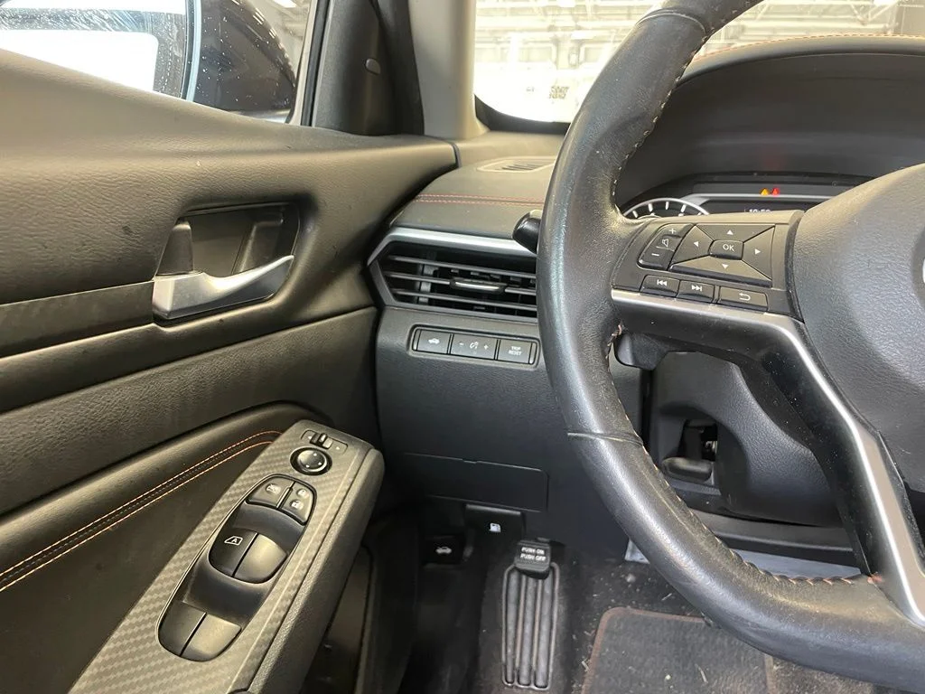 Used 2022 Blue Nissan 2.5 SR image 9