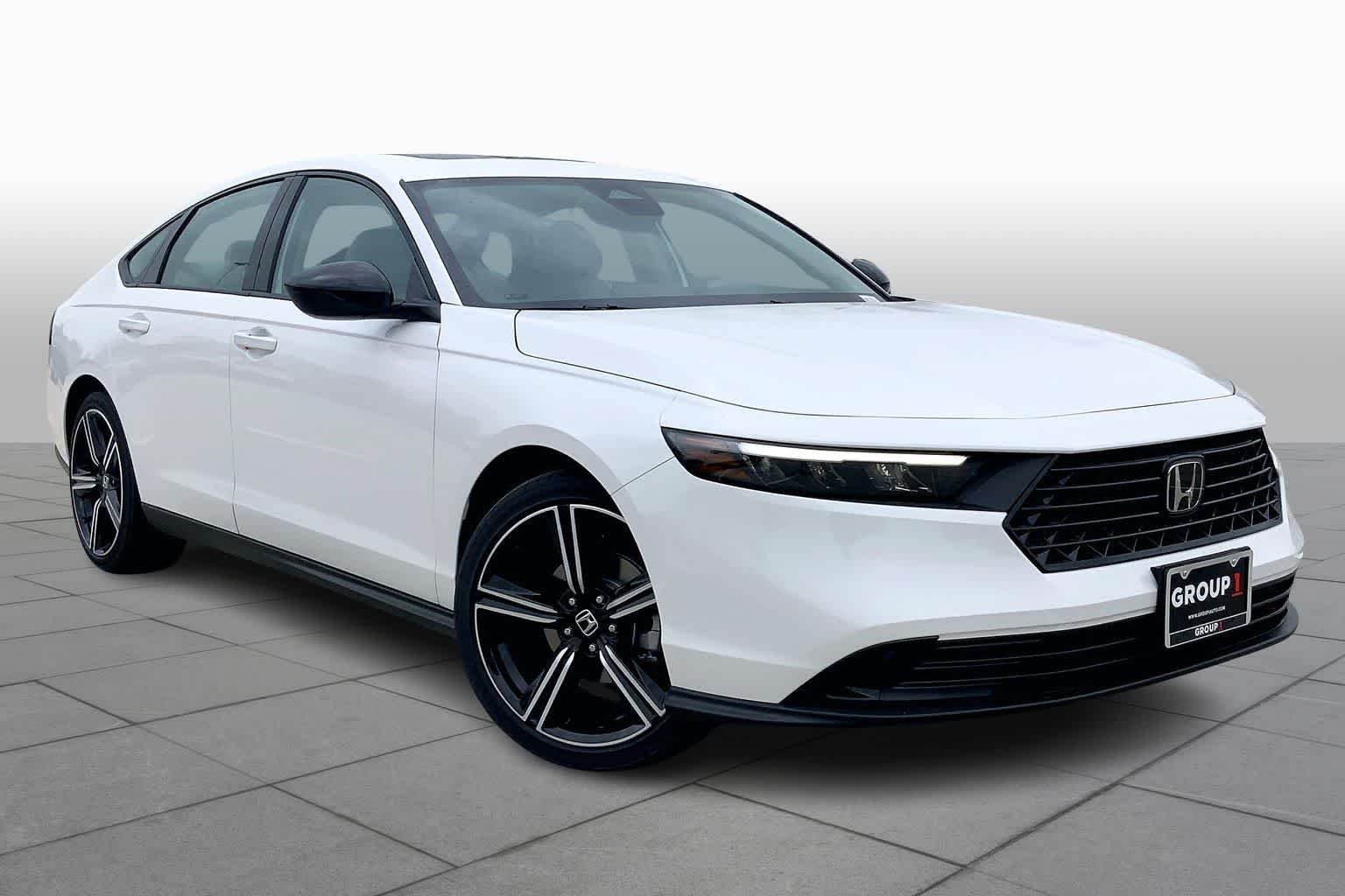 Used 2026 Platinum White Pearl Honda SE image 2