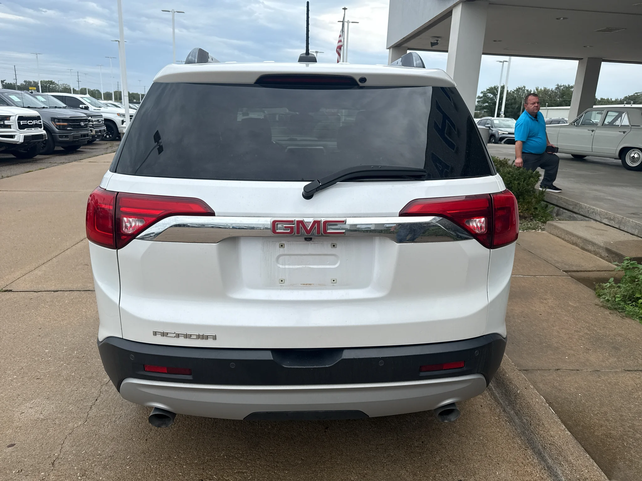 Used 2019 White Frost Tri-Coat GMC SLT image 7
