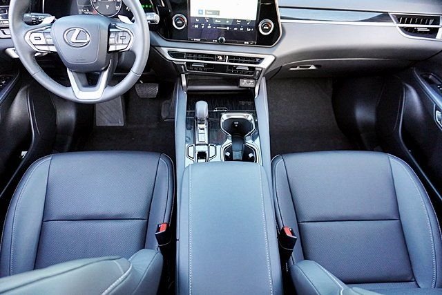 Used 2024 White Lexus 350 image 21