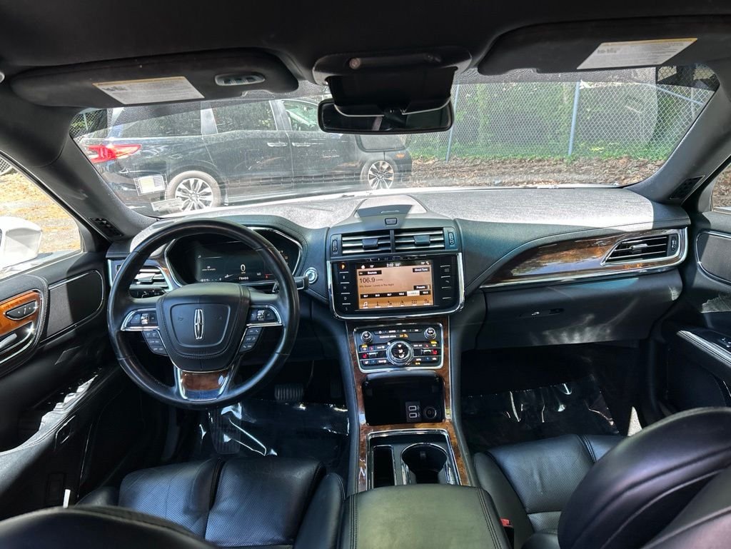 Used 2017 White Lincoln Select image 28