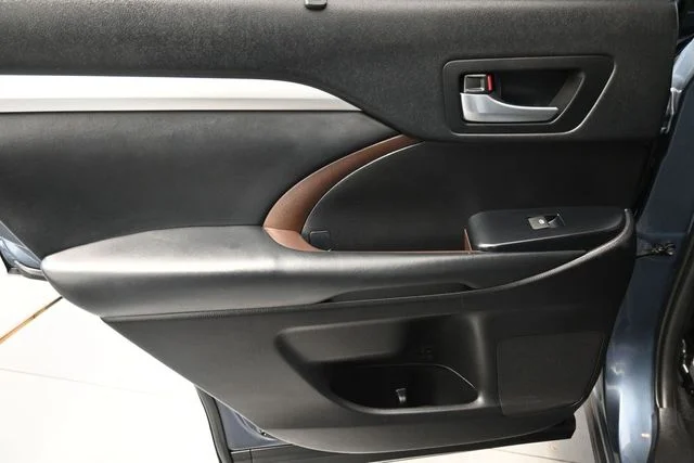 Used 2019 Blue Toyota XLE image 9
