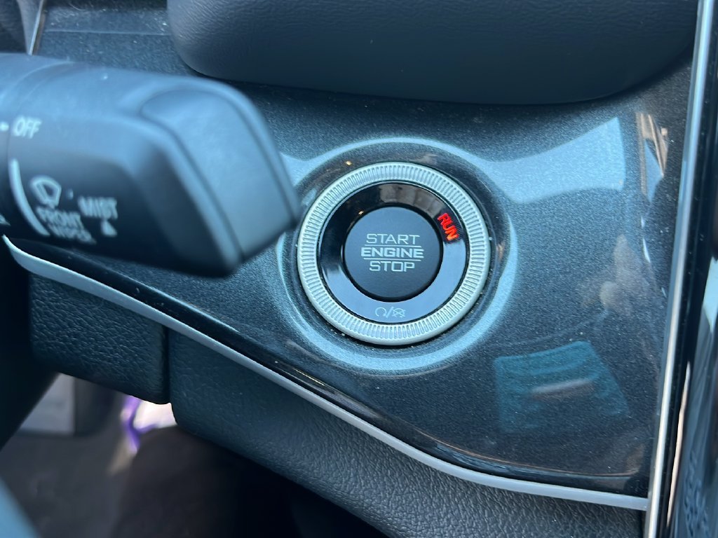 Used 2023 White Jeep Altitude image 26