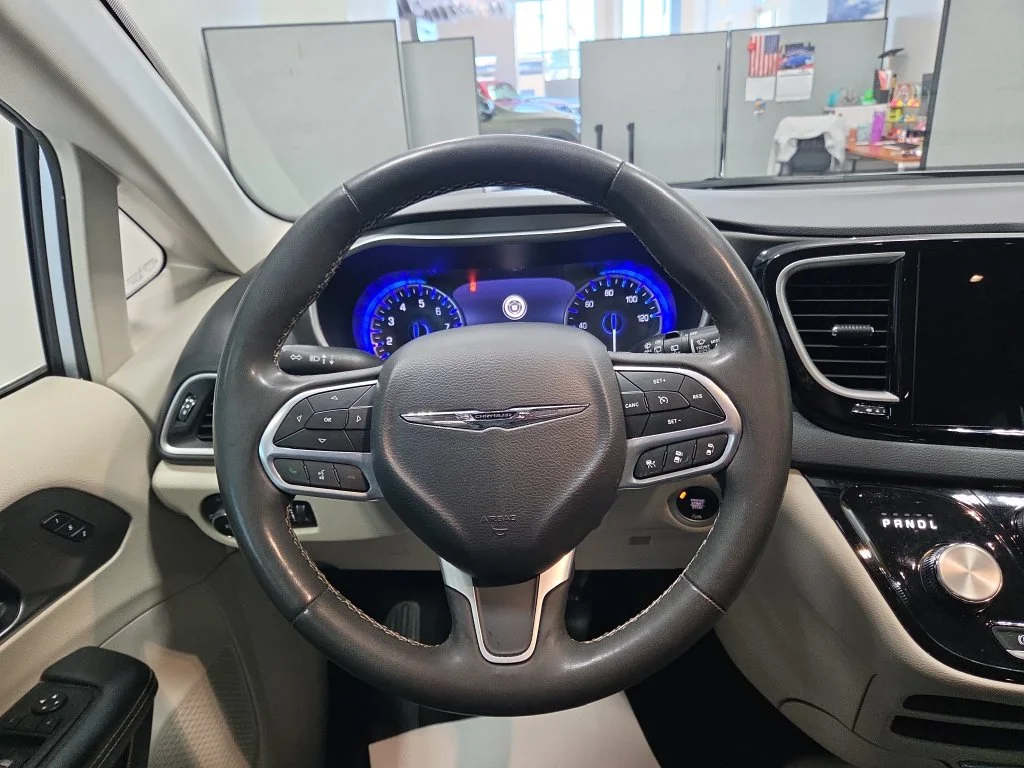 Used 2023 Silver Chrysler Touring L image 25
