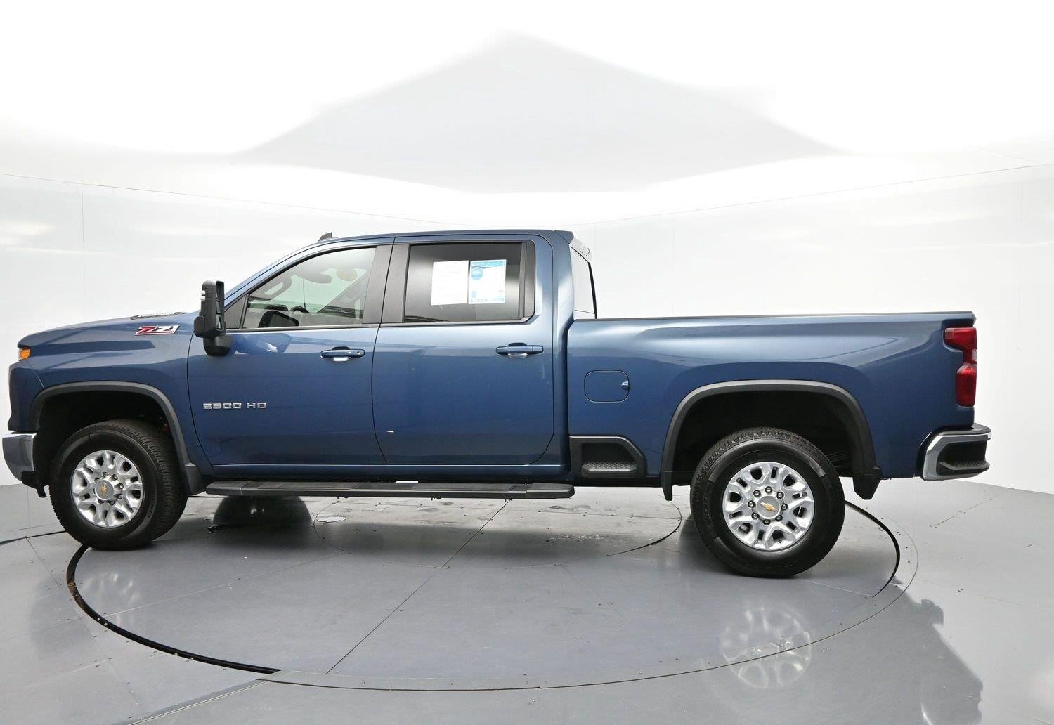 Used 2026 Lakeshore Blue Metallic Chevrolet LT image 7