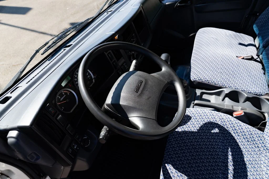 Used 2023  Isuzu  image 10