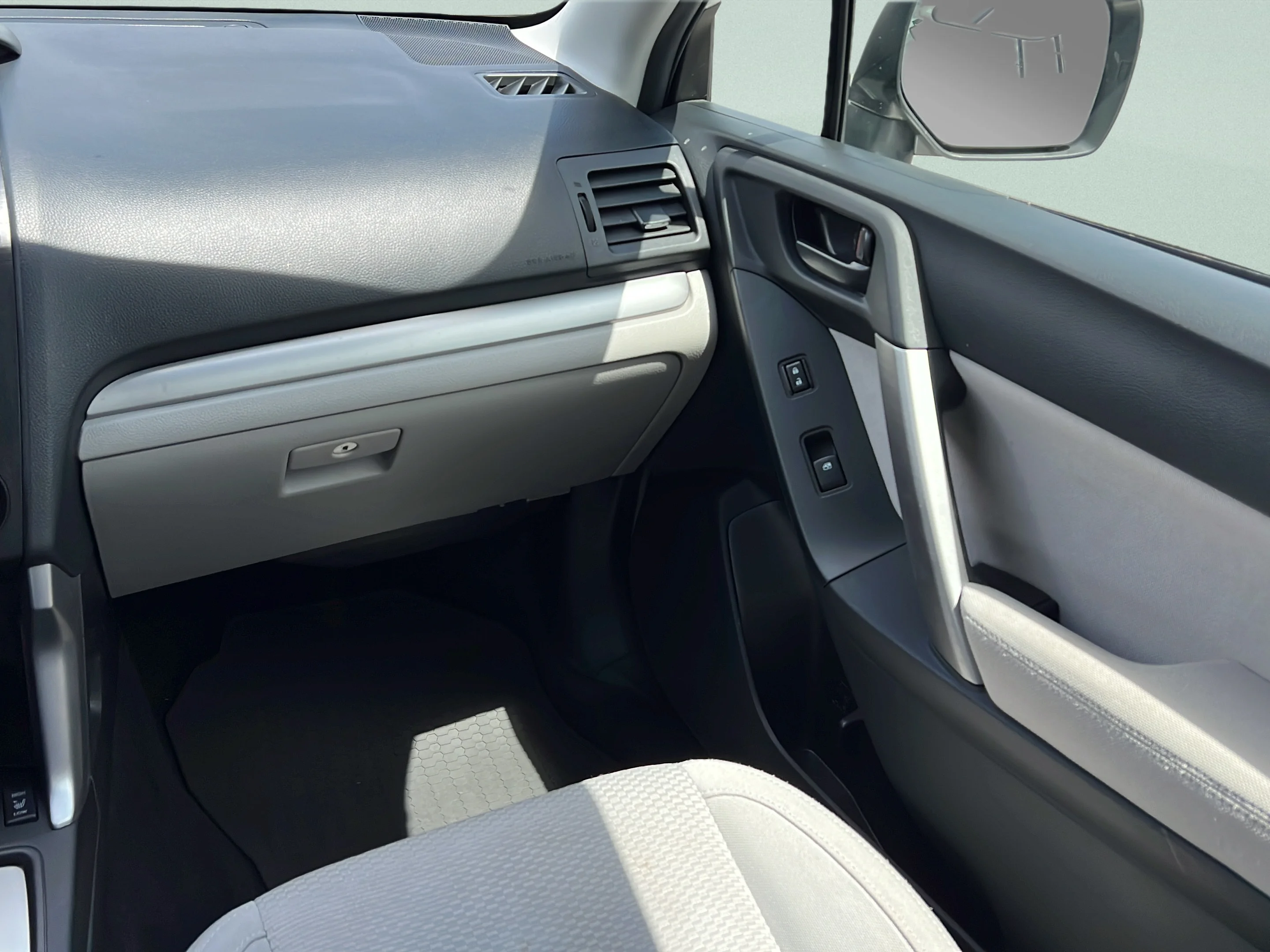 Used 2015 Satin White Pearl Subaru 2.5i Premium image 16