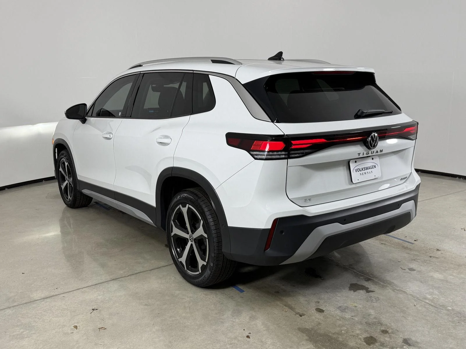 New 2026 Pure White Volkswagen SE image 7