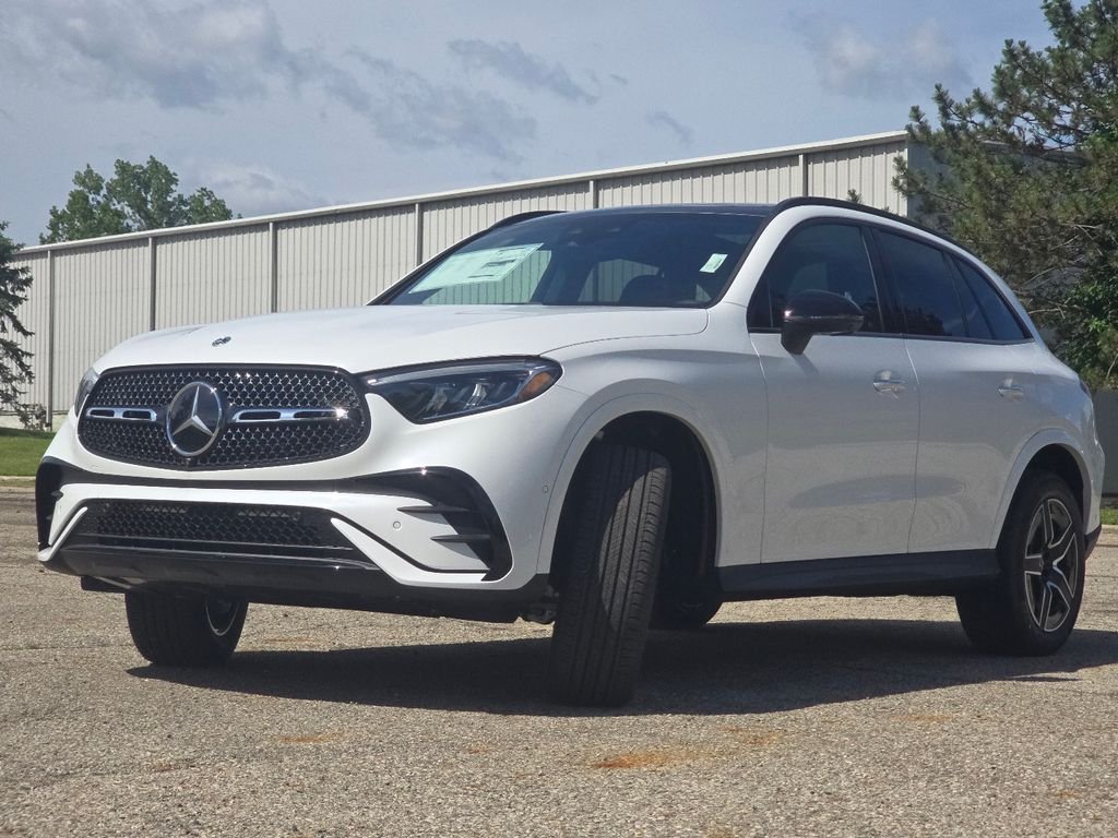 New 2026 MANUFAKTUR Moonlight White Metallic Mercedes-Benz GLC 300 image 13