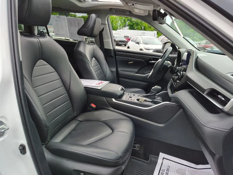 Used 2023 Beige Toyota XLE image 24