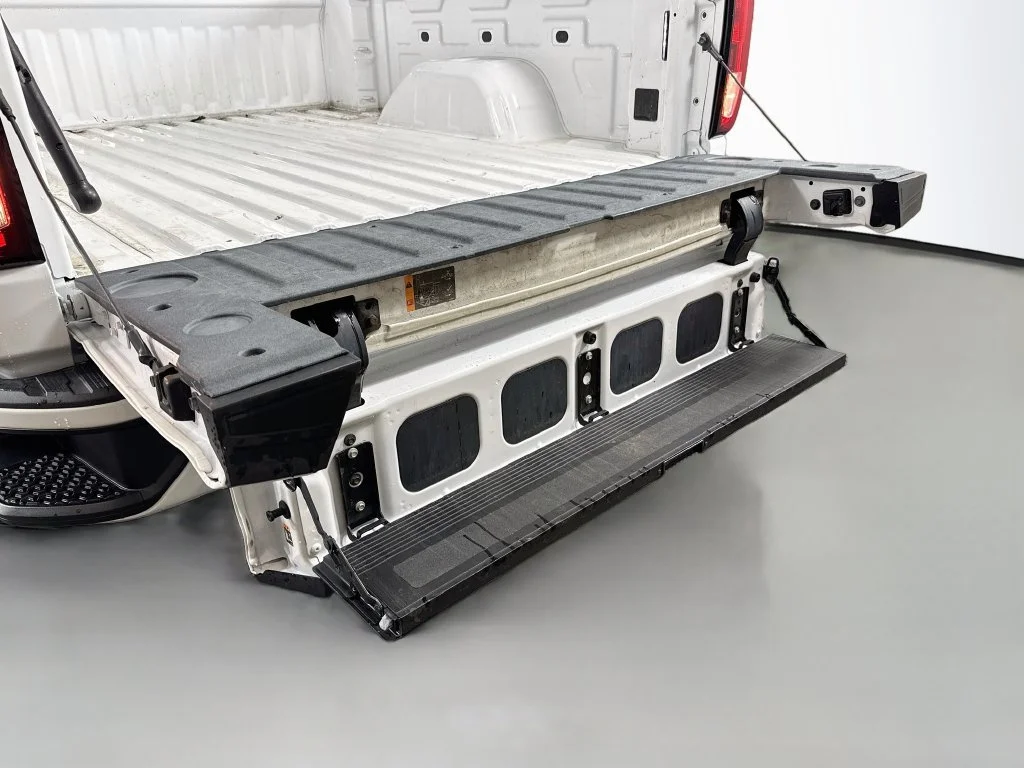 Used 2022 White GMC Elevation image 30