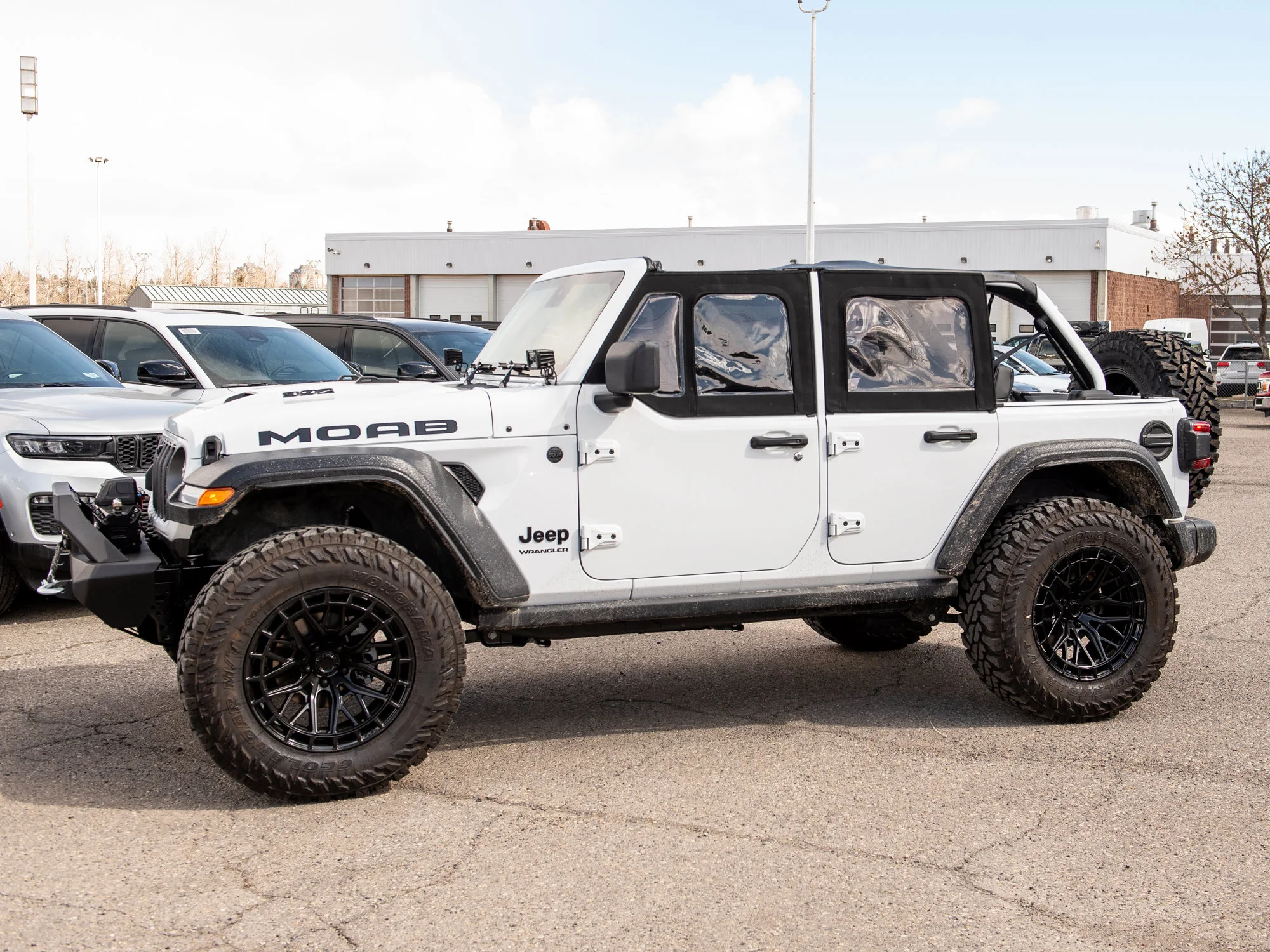 Used 2026 White Jeep Moab 392*, Winch, 37 Inch Tires, Fuel Wheels, Steel Bumper, Pod Lights image 6