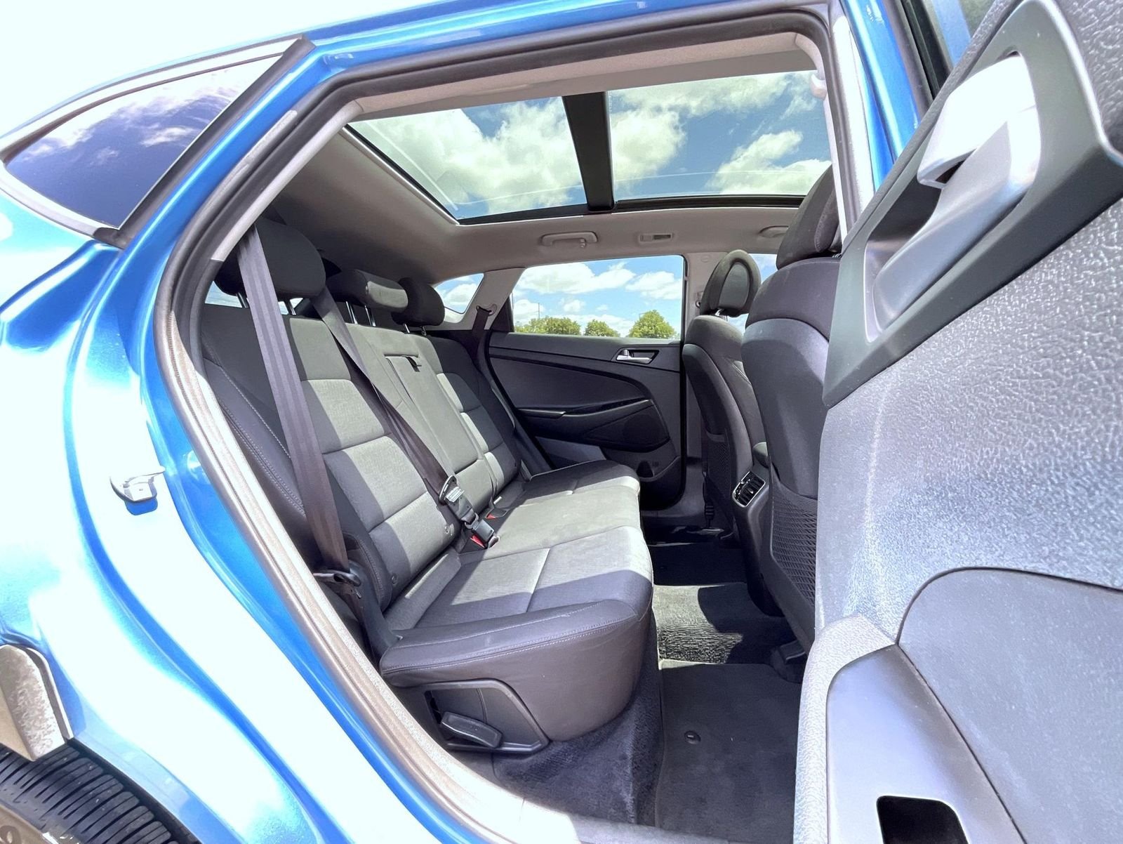 Used 2018 Blue Hyundai Value image 18