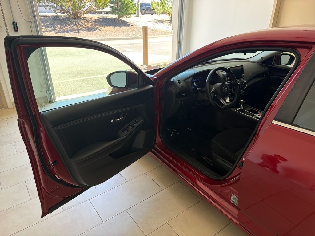 Used 2023 Red Nissan SV image 9