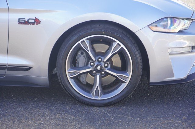 Used 2022  Ford GT Premium image 5