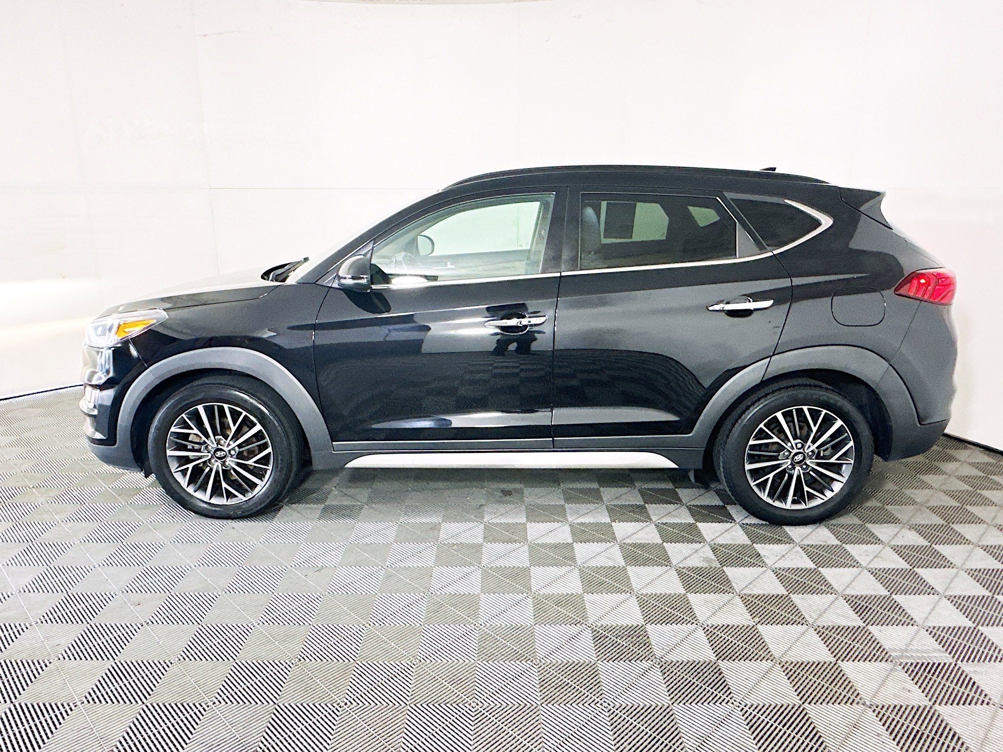 Used 2021 Black Noir Pearl Hyundai Ultimate image 6
