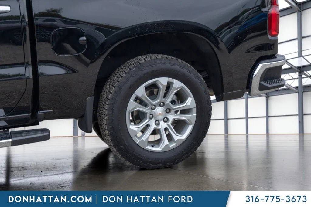 Used 2025 Black Chevrolet LTZ image 31